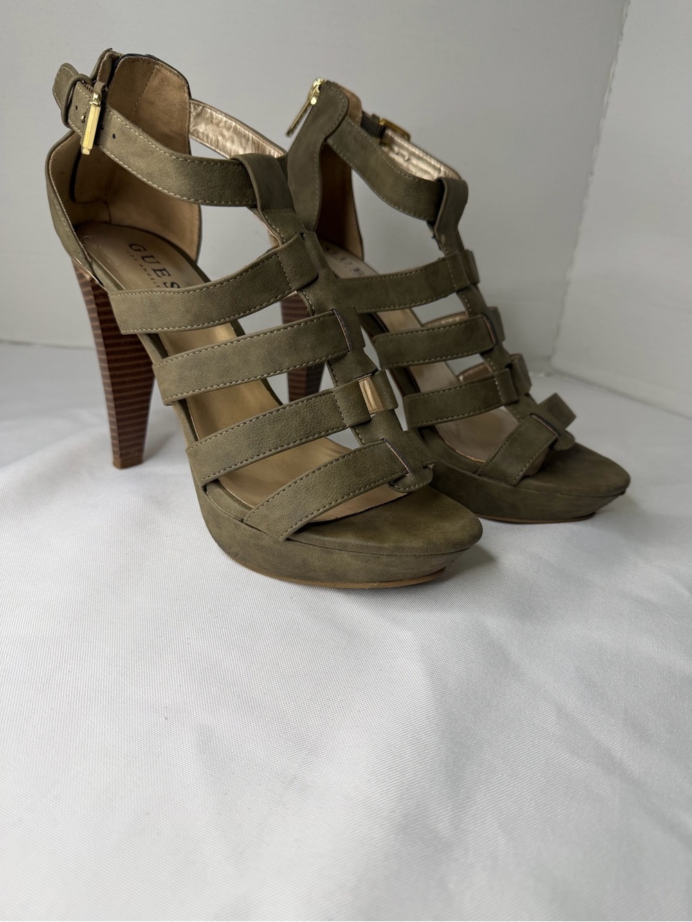 GUESS Nancee Gladiator Platform Strappy High Heel Sandals. Size 8